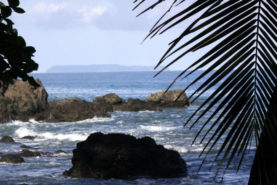 Blick von der Bootsanlegestelle auf die Insel Cano