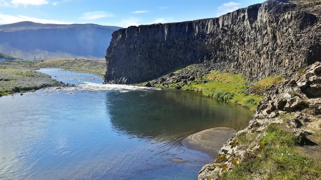 Basaltwand am Hjalparfoss