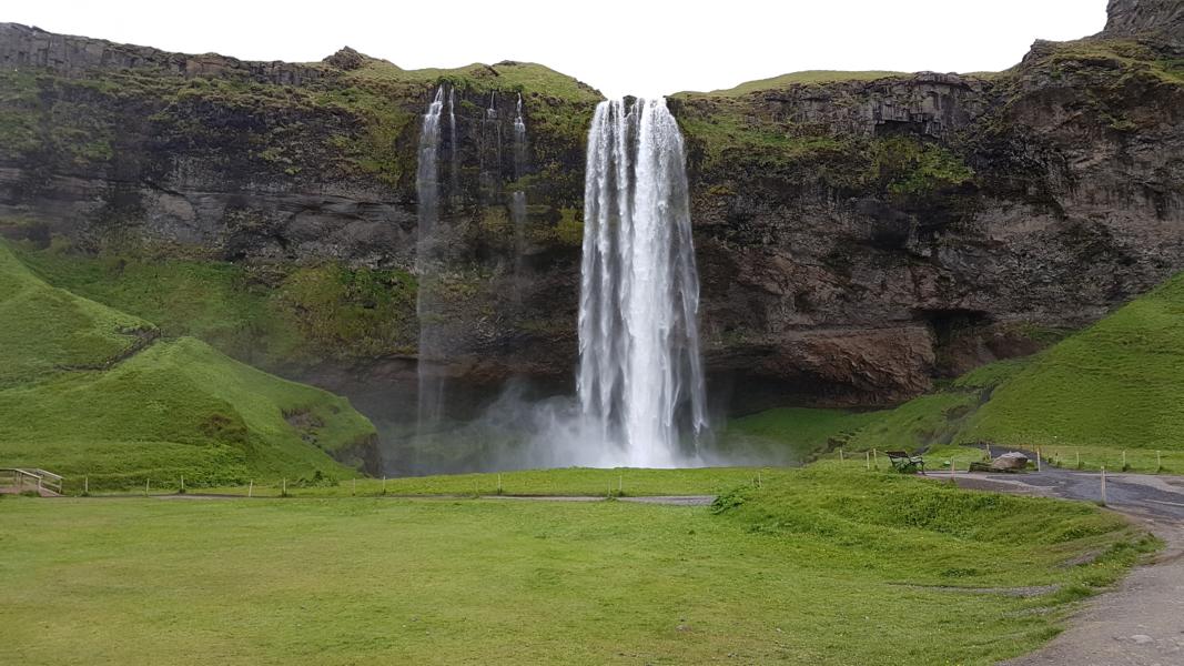 Frontalblick auf den Seljandsfoss