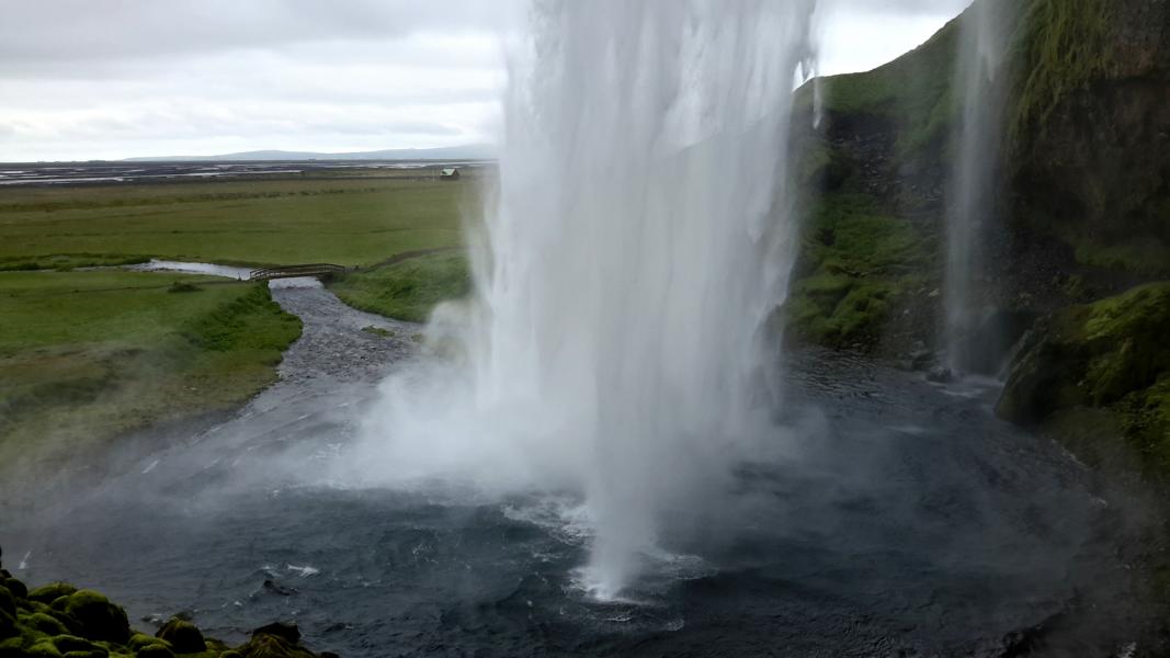 Sturz der Wassermassen des Seljandsfoss