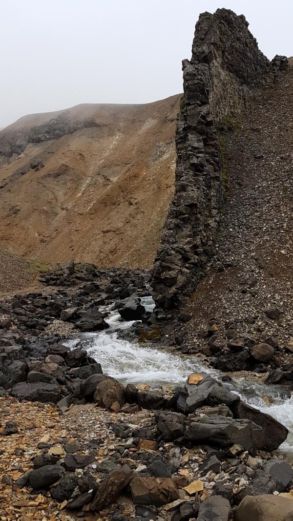 Basaltwand in der Rhyolitschlucht