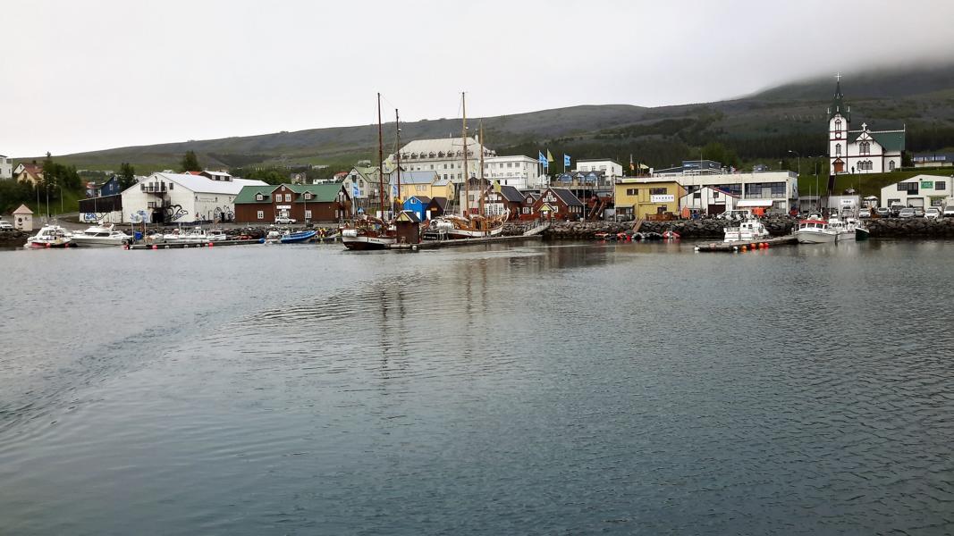 Hafengelände von Husavik