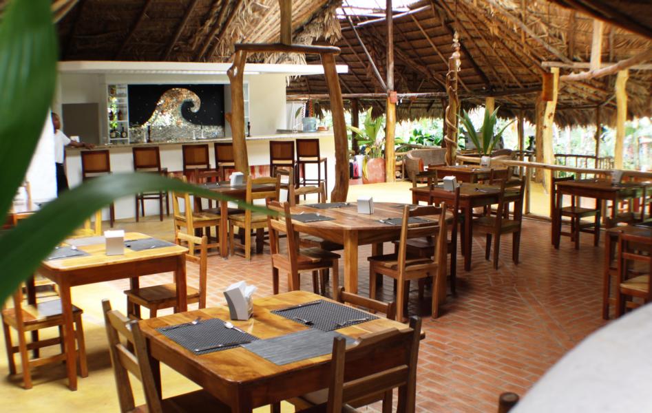 Das Restaurant verfügt über hervorragende Speisen, vor allem Fischgerichte, die wir während unseres Aufenthaltes genossen haben.  Zudem gab es den ganzen Tag gratis Kaffee und ein reichhaltiges Frühstück.