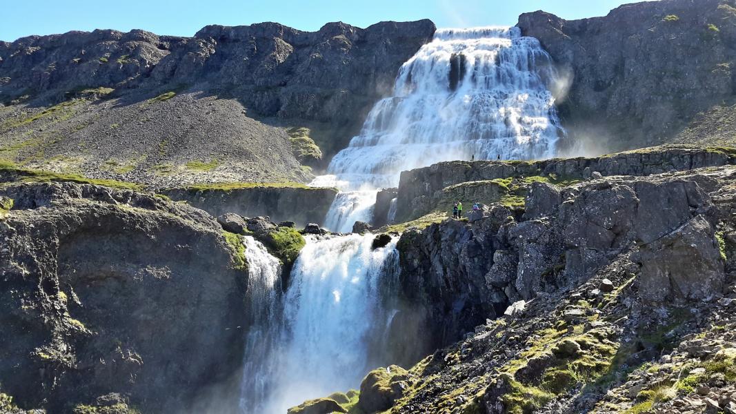 Blick auf den Dynjandi-Wasserfall