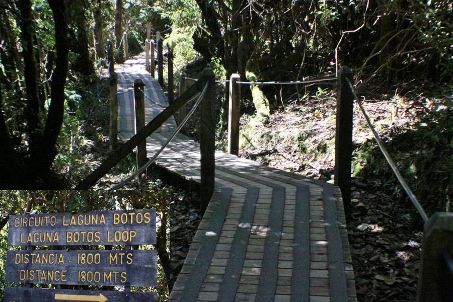 Der Wanderweg zur Lagune Botos ist gut präpariert.