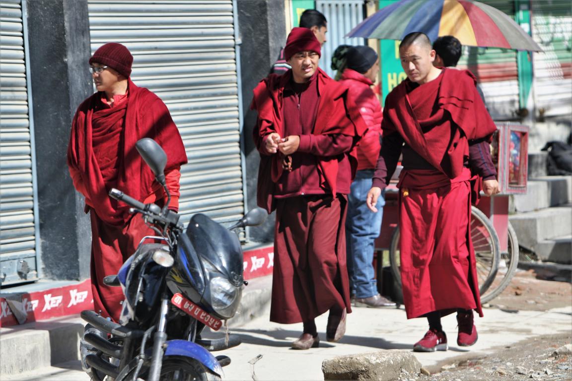 Mönche auf dem Weg zum Durbar-Platz