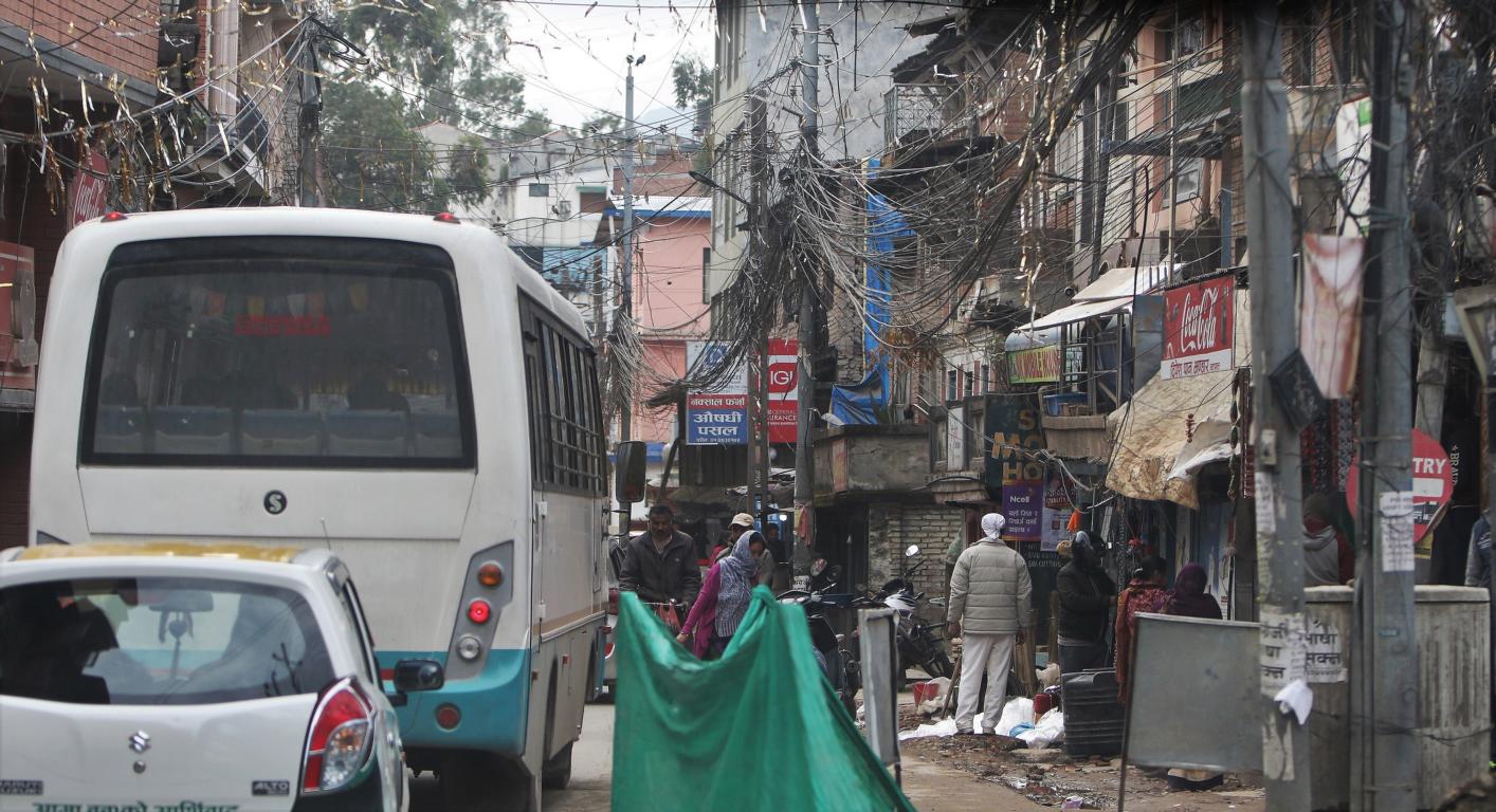 Verkehrskollaps in den engen Straßen Kathmandus