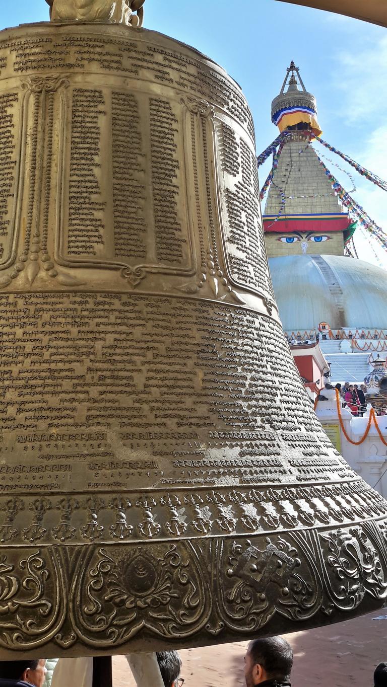 Große Glocke am Stupa