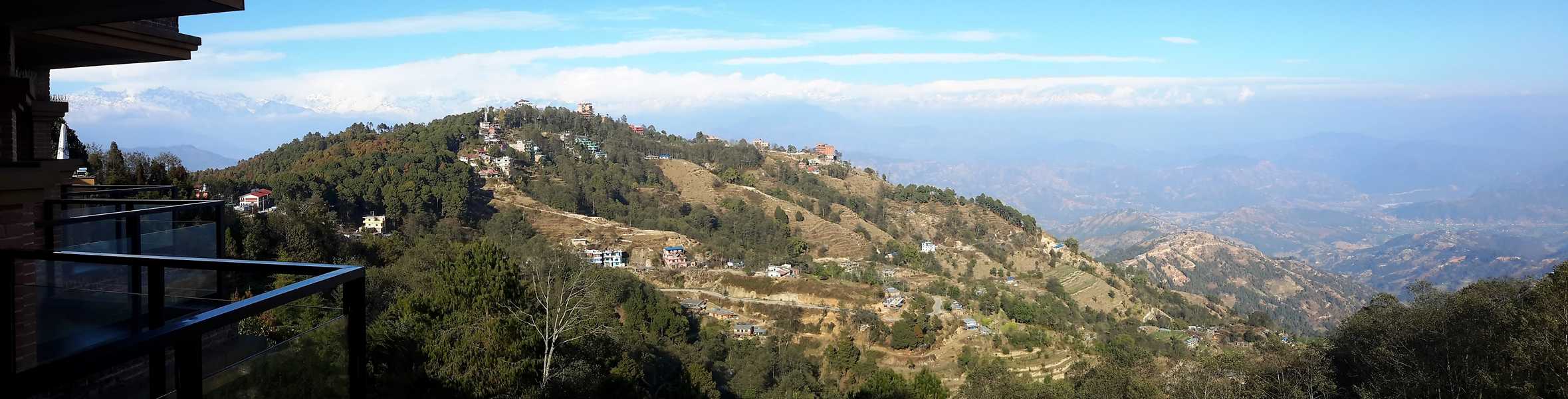 Blick vom Hotelzimmer auf die Bergkette des Langtang Himal